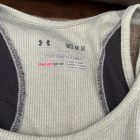 Bundle of 2 Under Armour workout shirts - Picture 5 of 12